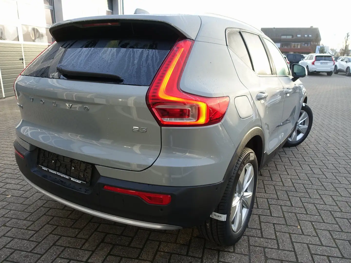 Volvo XC40 Core B3 Mild-Hybrid/360°/Memory/BLS/Carplay Grau - 2