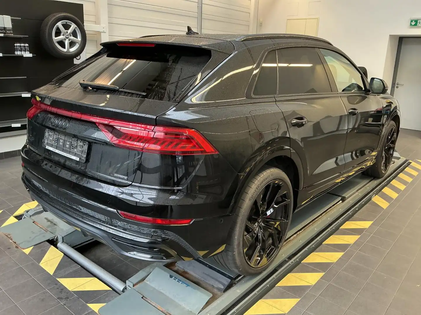 Audi Q8 55 TFSI e quattro MMI Matrix HUD Optik-Paket Schwarz - 2