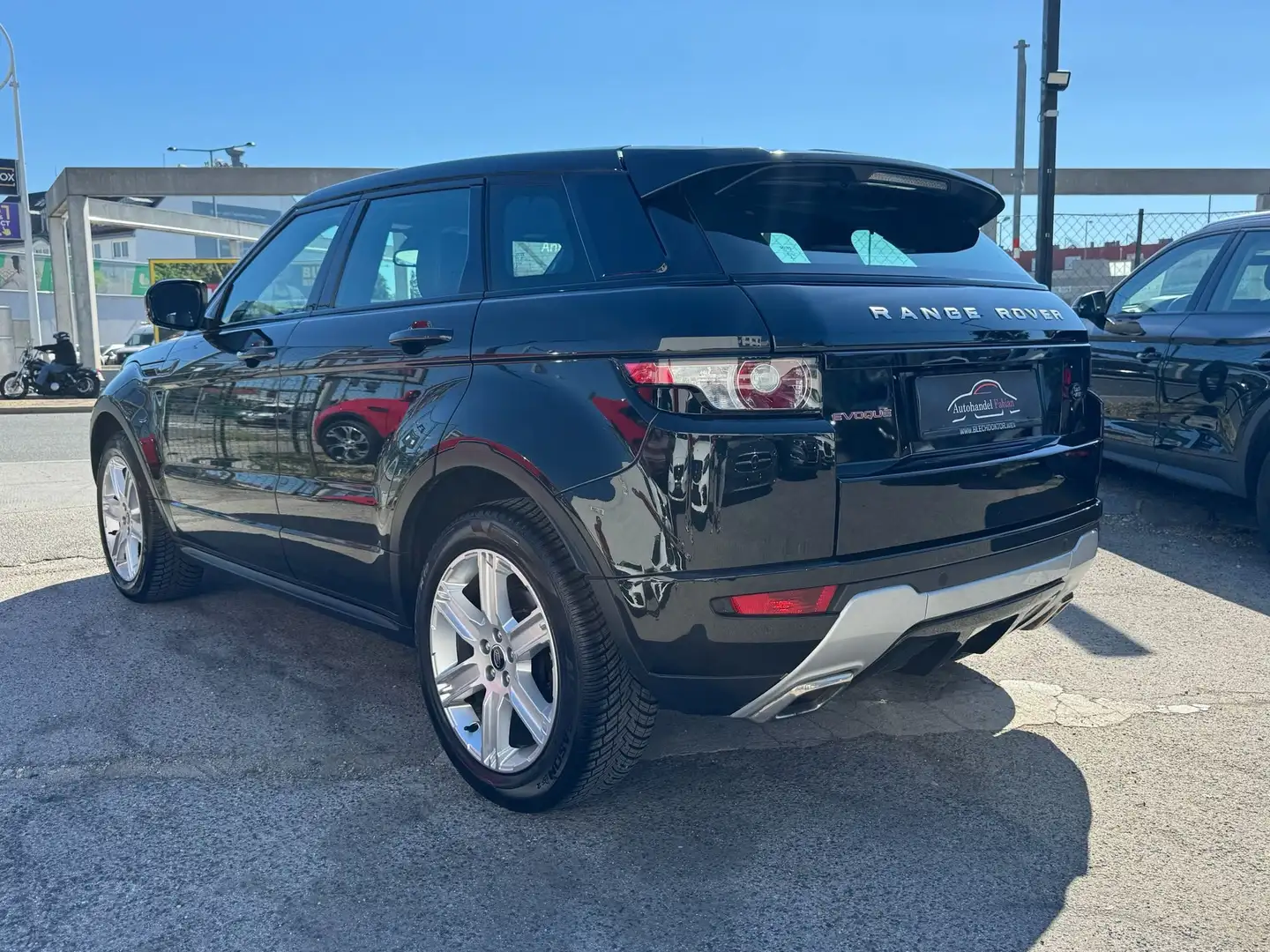 Land Rover Range Rover Evoque Dynamic 2,0 Si4 Allrad Autom 241PS Parkhilfe Leder Schwarz - 2