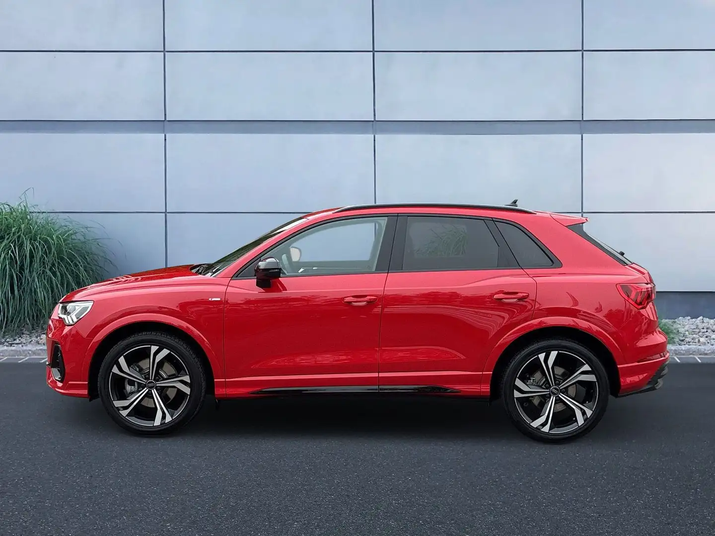 Audi Q3 S line 40 TFSI quattro S tronic 2x Sline, AHK Rot - 2
