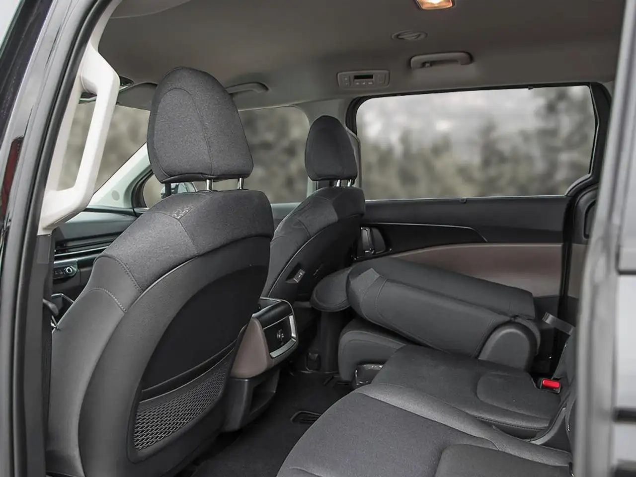 Kia Carnival снимка Kia Carnival