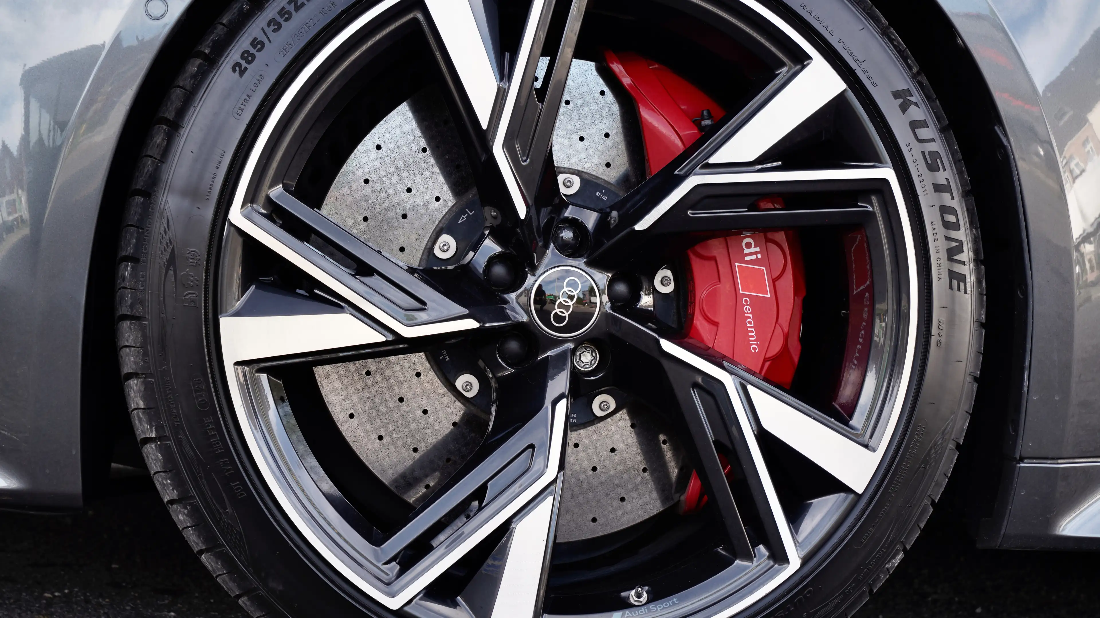 Audi RS6 4.0 V8 TFSI *CERAMIC/CARBON/RS DESIGN/PANO/B&O* — photo 11