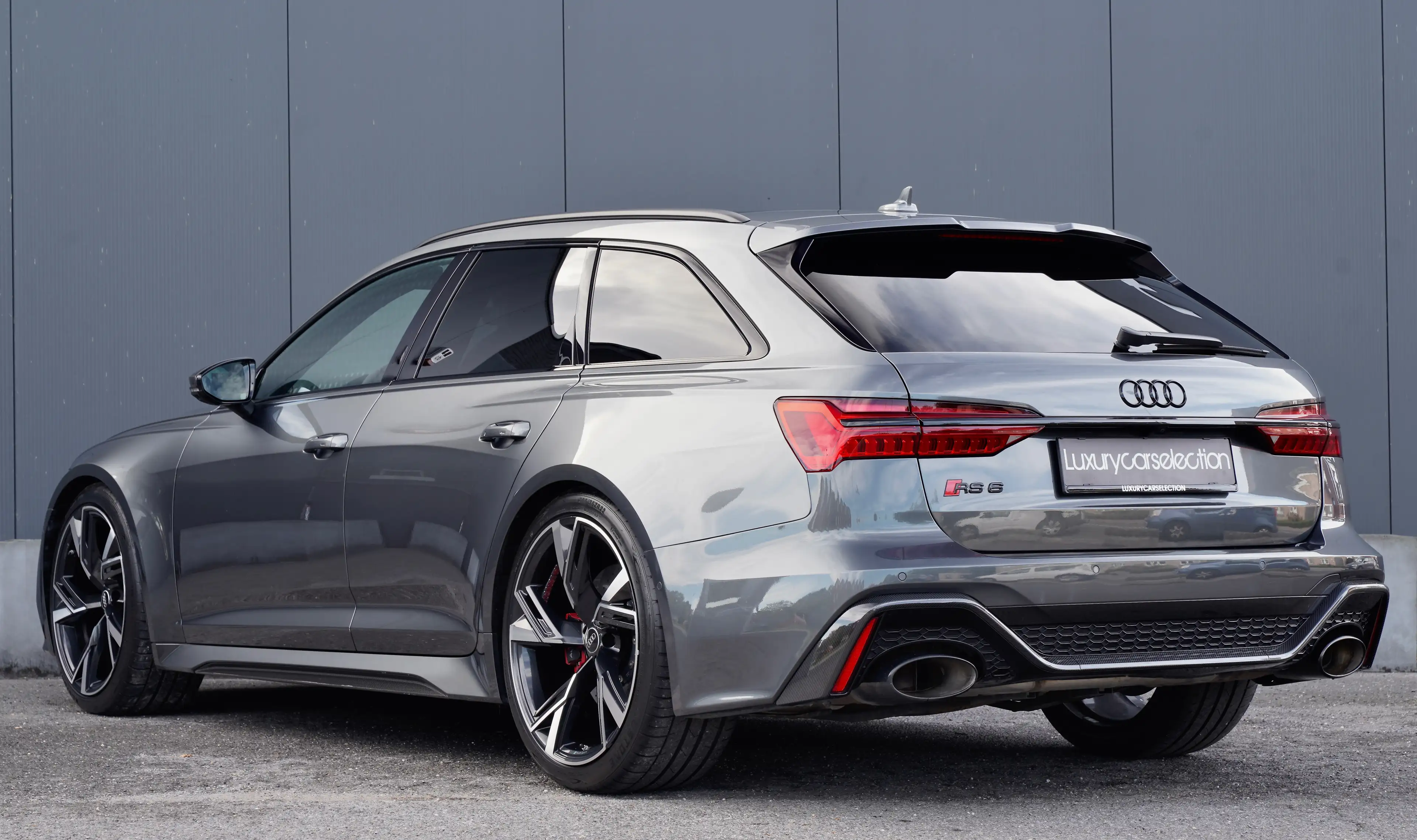 Audi RS6 4.0 V8 TFSI *CERAMIC/CARBON/RS DESIGN/PANO/B&O* — photo 4