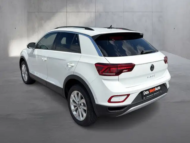 Volkswagen T-Roc view 3