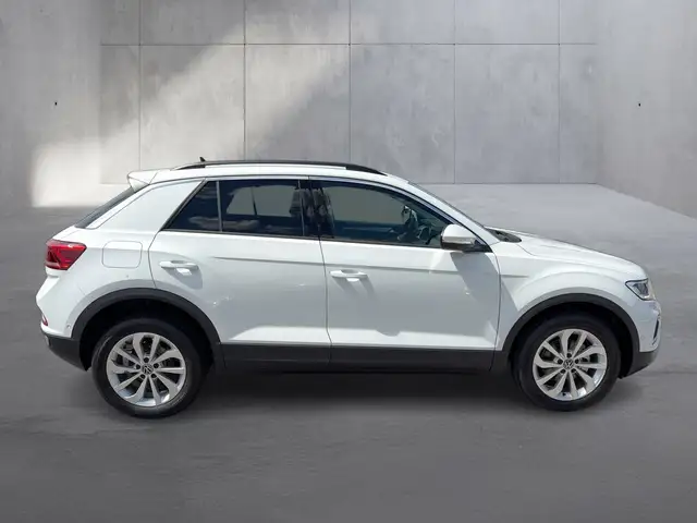 Volkswagen T-Roc view 6