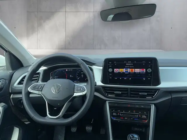 Volkswagen T-Roc view 11