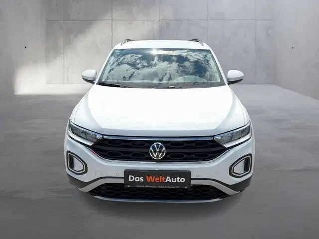 Volkswagen T-Roc view 8