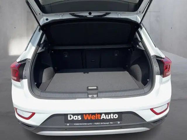 Volkswagen T-Roc view 13