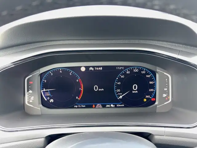 Volkswagen T-Roc view 10