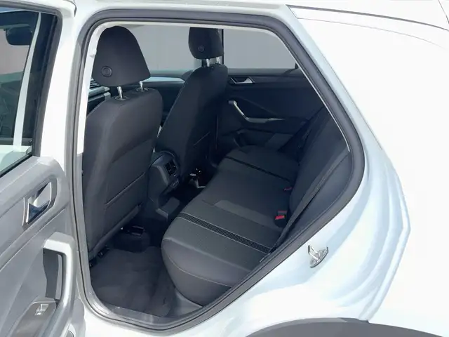 Volkswagen T-Roc view 12