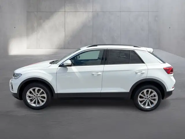 Volkswagen T-Roc view 2
