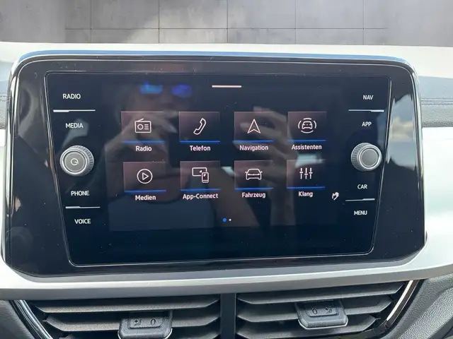 Volkswagen T-Roc view 15