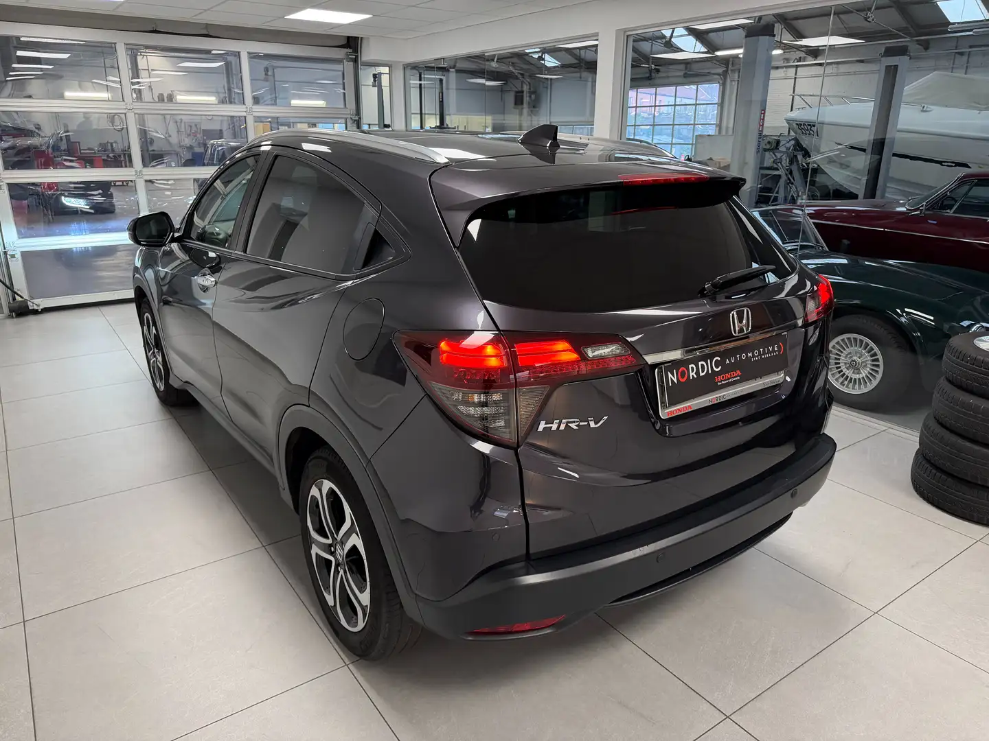 Honda HR-V HR-V 1.5 i-VTEC CVT Executive Чёрный - 2