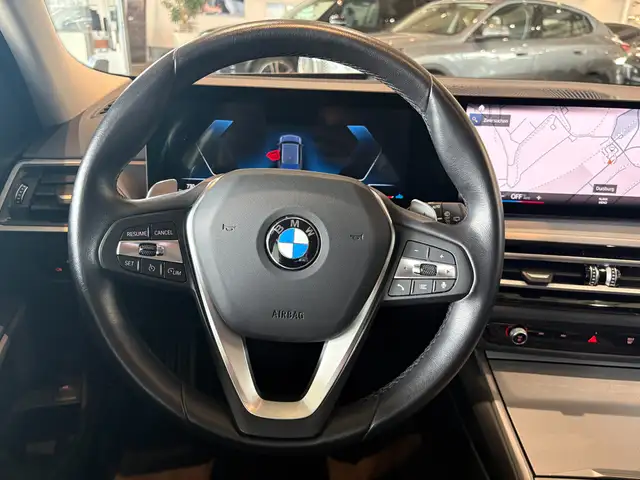 BMW 3 Series view 16