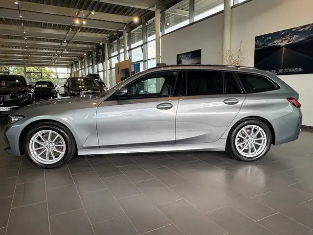 BMW 3 Series view 3