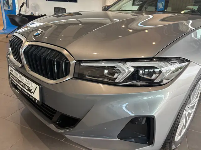 BMW 3 Series view 8