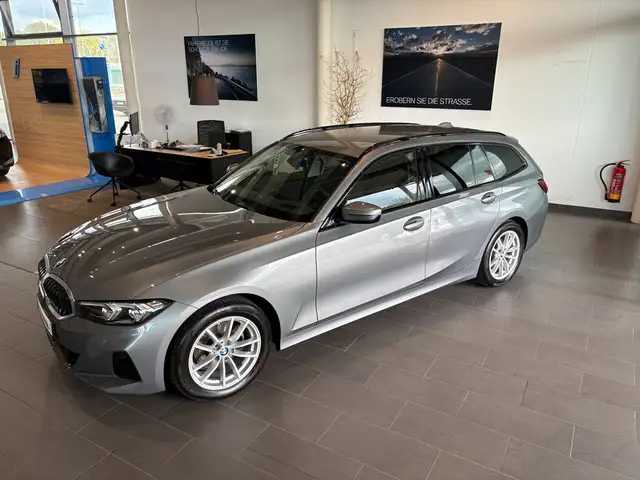 BMW 3 Series view 29