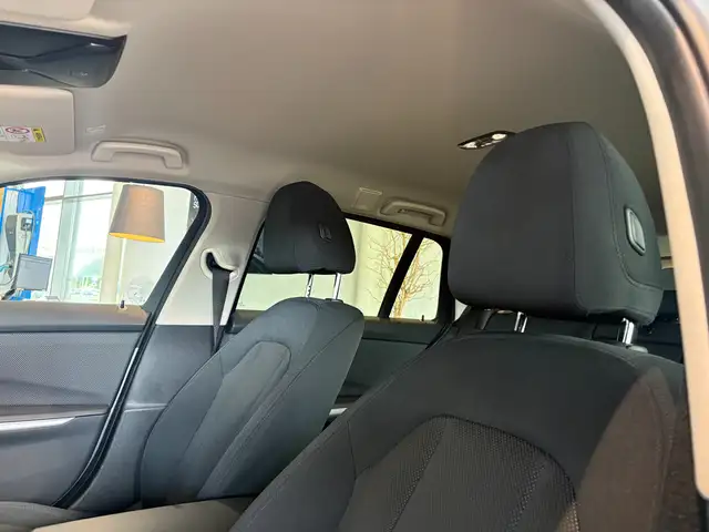 BMW 3 Series view 17