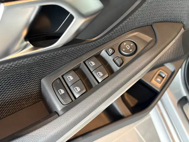 BMW 3 Series view 23
