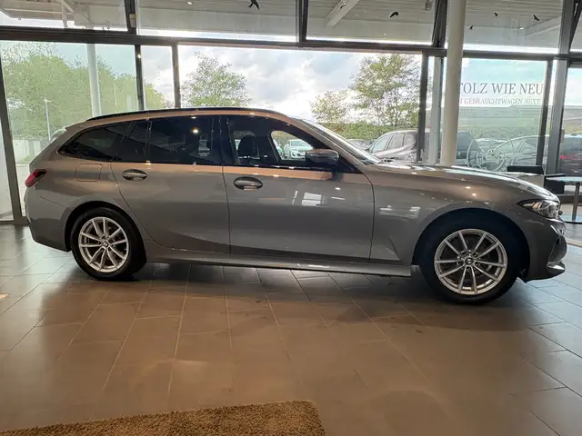 BMW 3 Series view 7