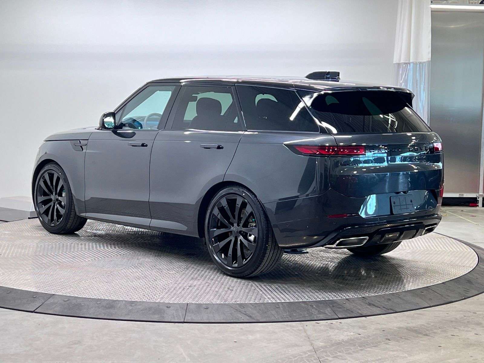 2026 Land Rover Range Rover Sport P400 DYNAMIC HSE alt 3