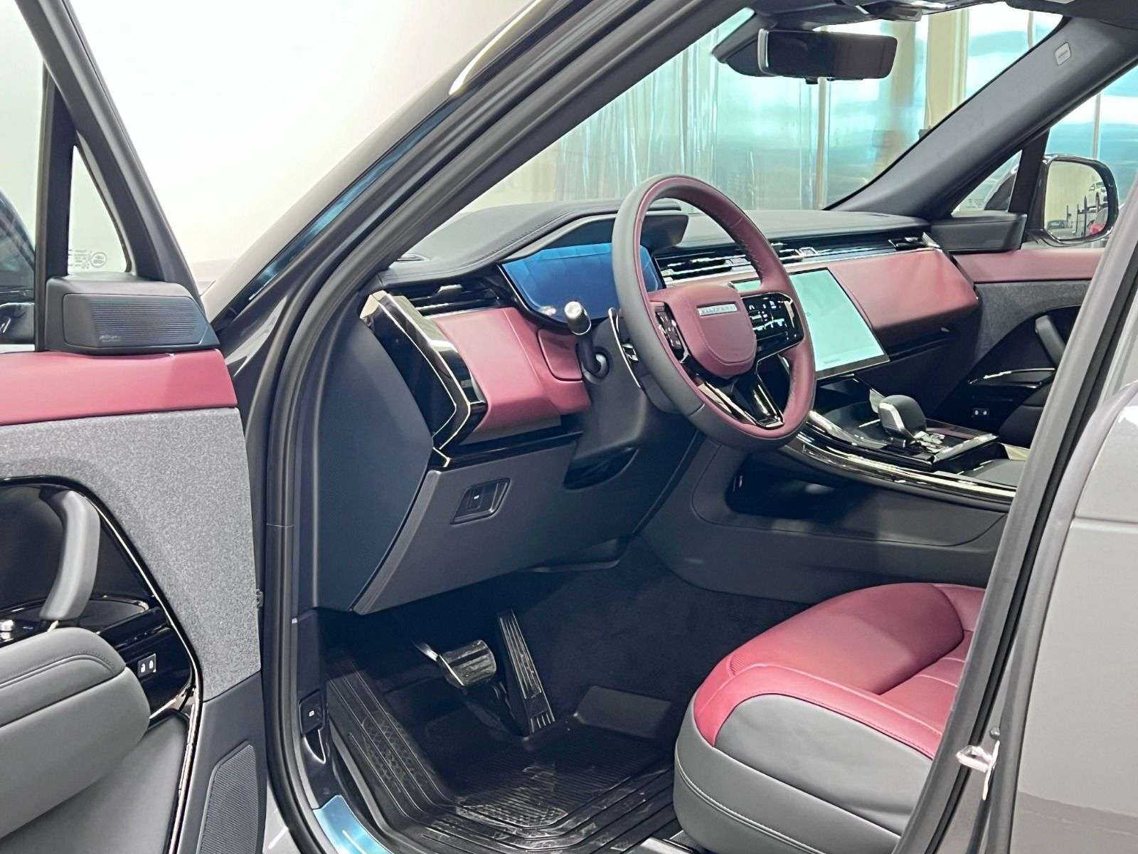 2026 Land Rover Range Rover Sport P400 DYNAMIC HSE alt 4