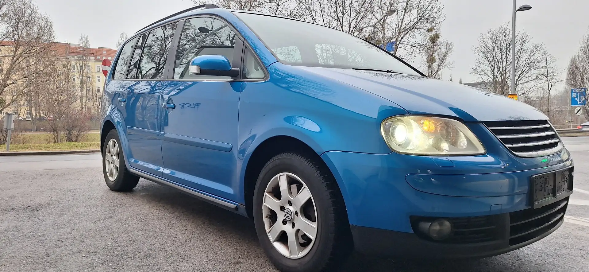 Volkswagen Touran Trendline 1,9 TDI Blau - 1