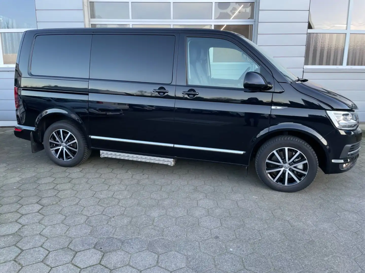 Volkswagen T6 Multivan 2.0 TDI DSG Business 4Motion+6 Sitze Zwart - 2