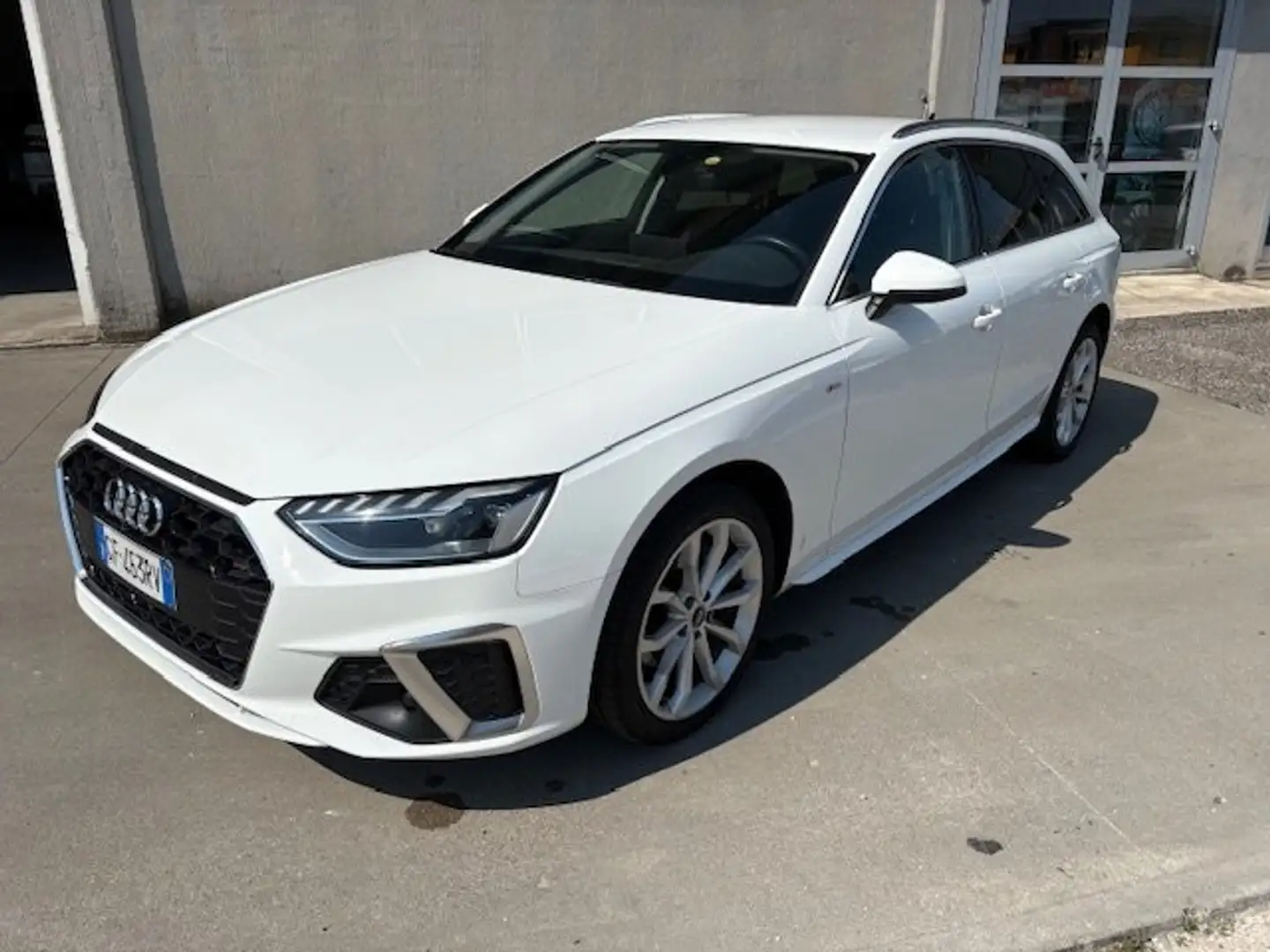 Audi A4 Avant 40 2.0 g-tron S Line edition 170cv s-tronic Bianco - 1
