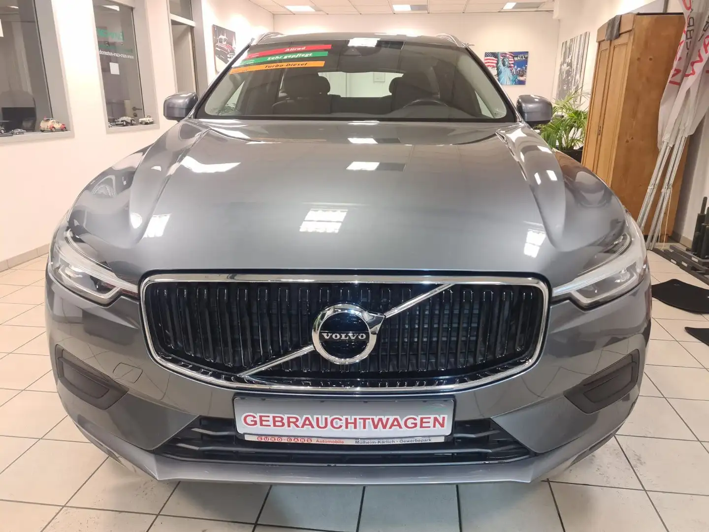 Volvo XC60 Momentum AWD/NAVI/KLIMA/LEDER/GARANTIE Grau - 2