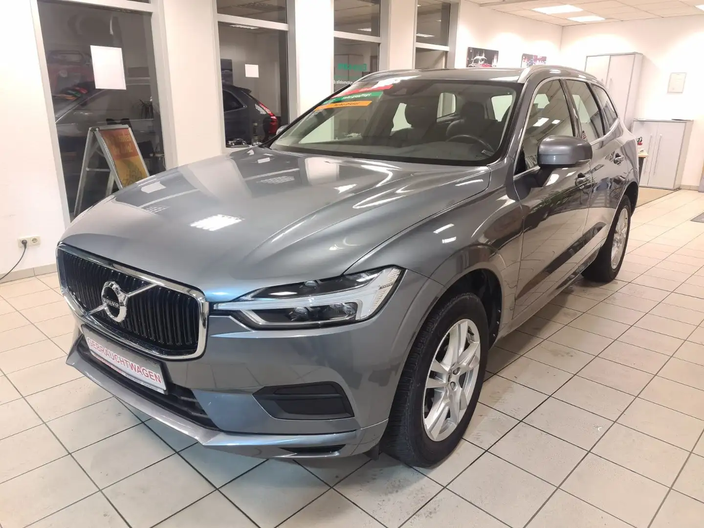 Volvo XC60 Momentum AWD/NAVI/KLIMA/LEDER/GARANTIE Grau - 1
