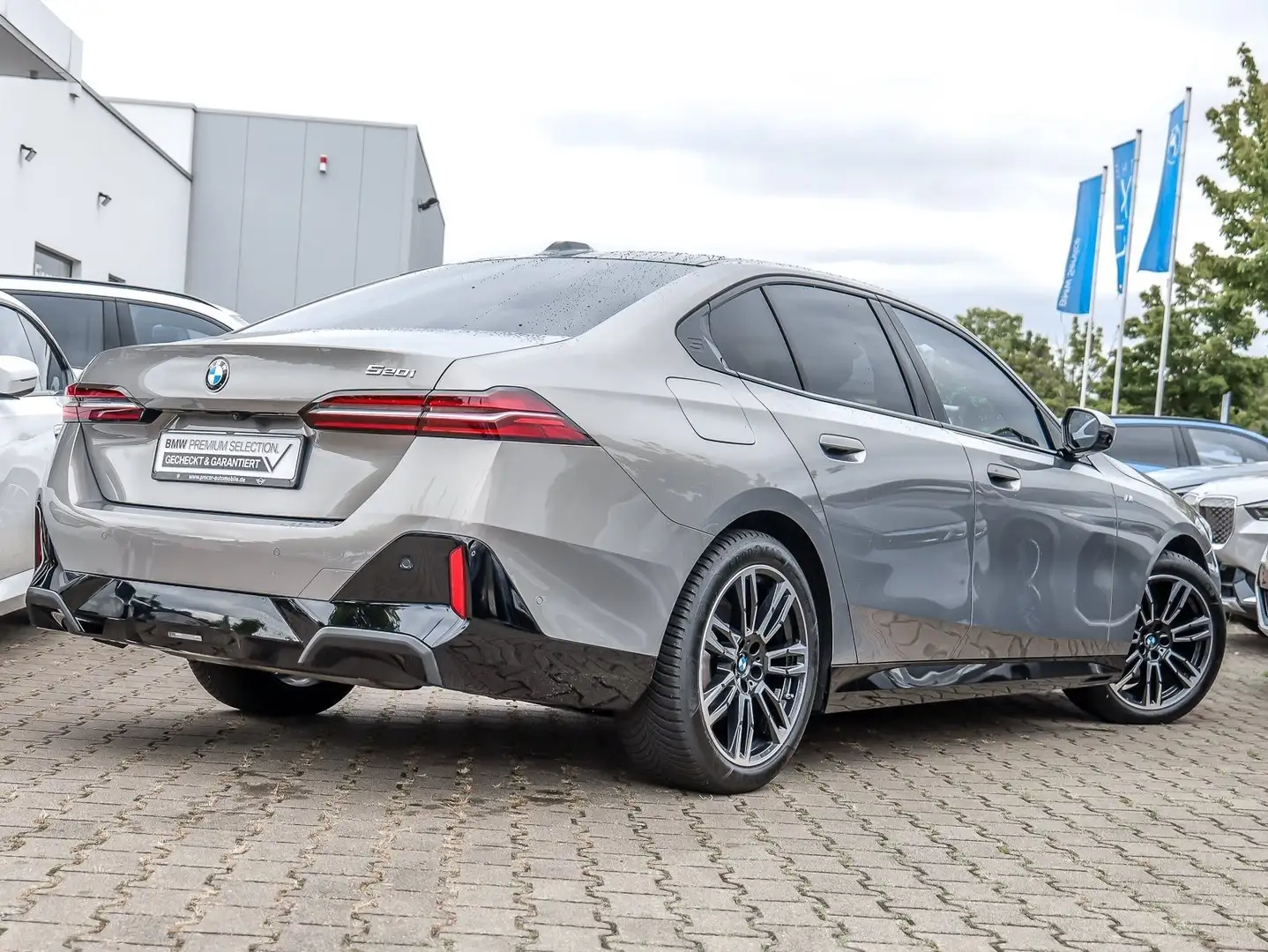 BMW 520 i M Sport Adap.LED H/K Pano DA+ PA+ Memory Grigio - 2