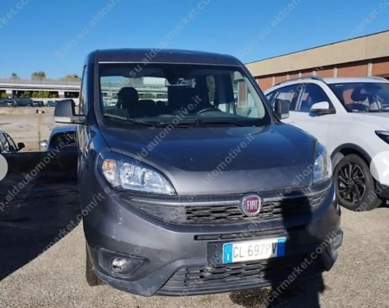 Fiat Doblo MAXI 1.6mjt 105cv AUTOCARRO 5 POSTI ANNO 2022 Gris - 2