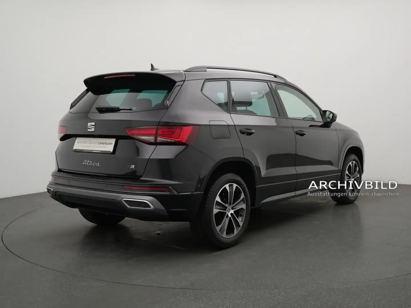 SEAT Ateca Xperience DSG NAVI SHZ KAM PDC LED Schwarz - 2