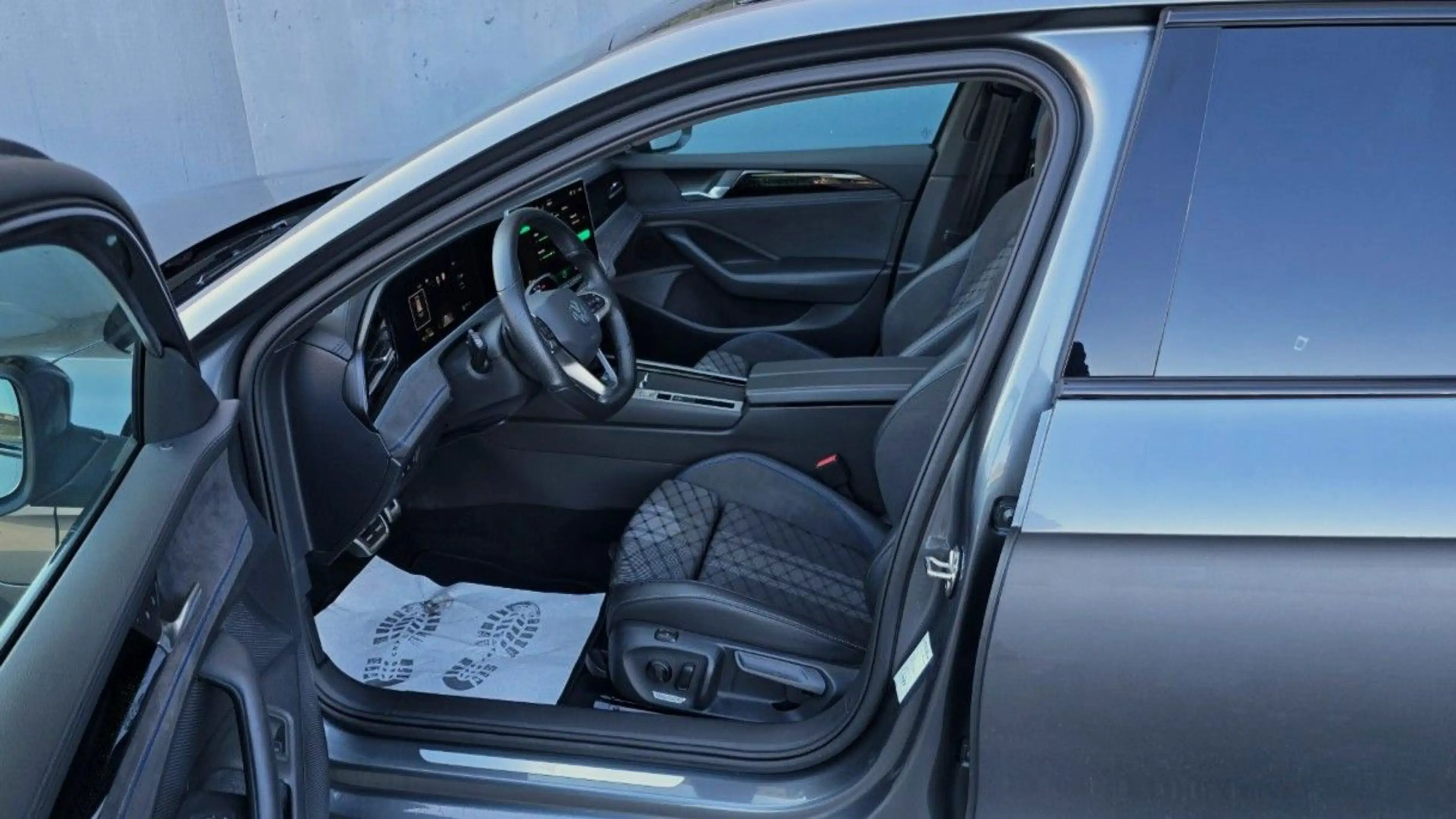 Volkswagen Passat Variant 1.5 eHybrid DSG 3 x R-Line Faceli — photo 6
