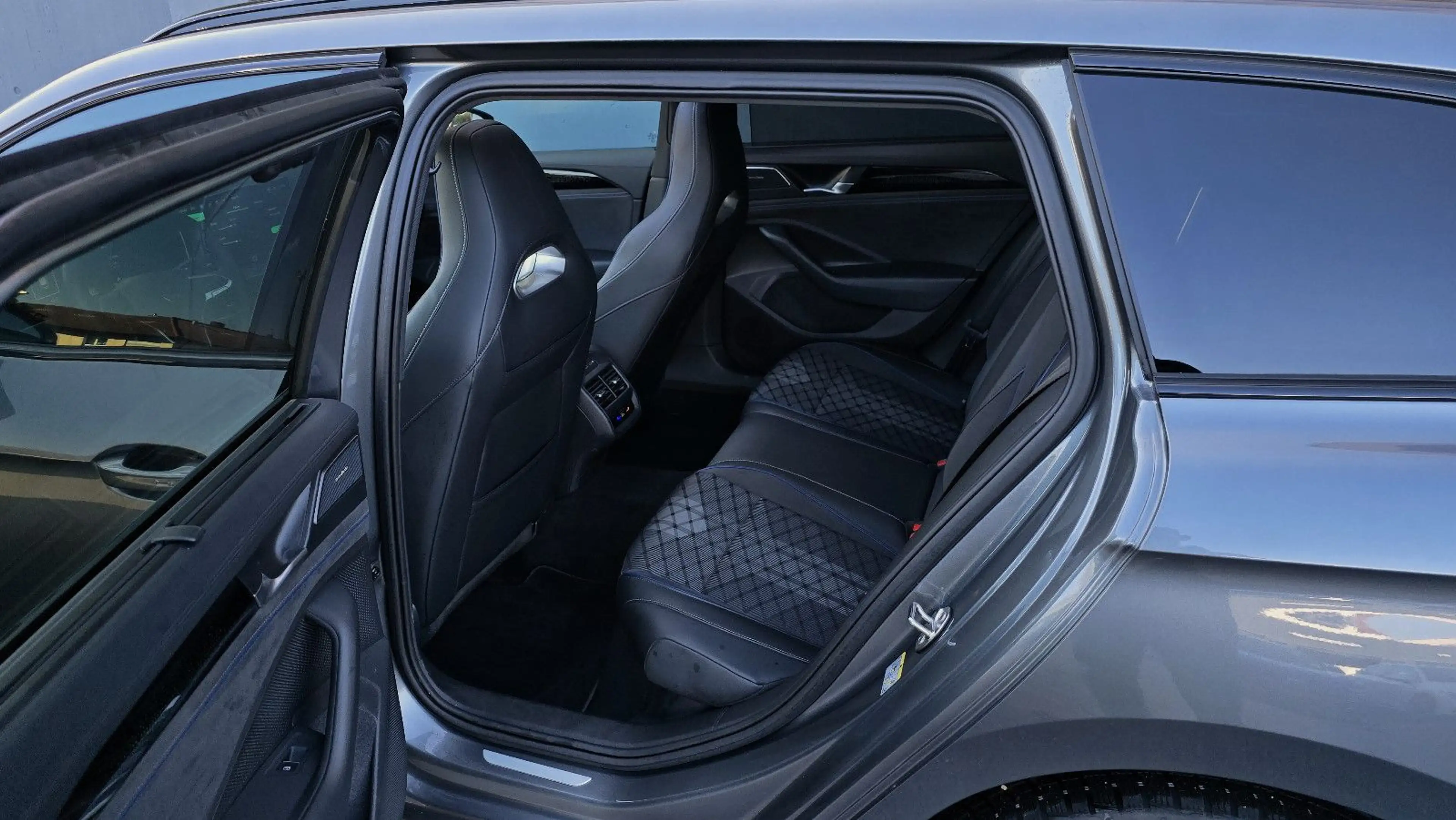 Volkswagen Passat Variant 1.5 eHybrid DSG 3 x R-Line Faceli — photo 8