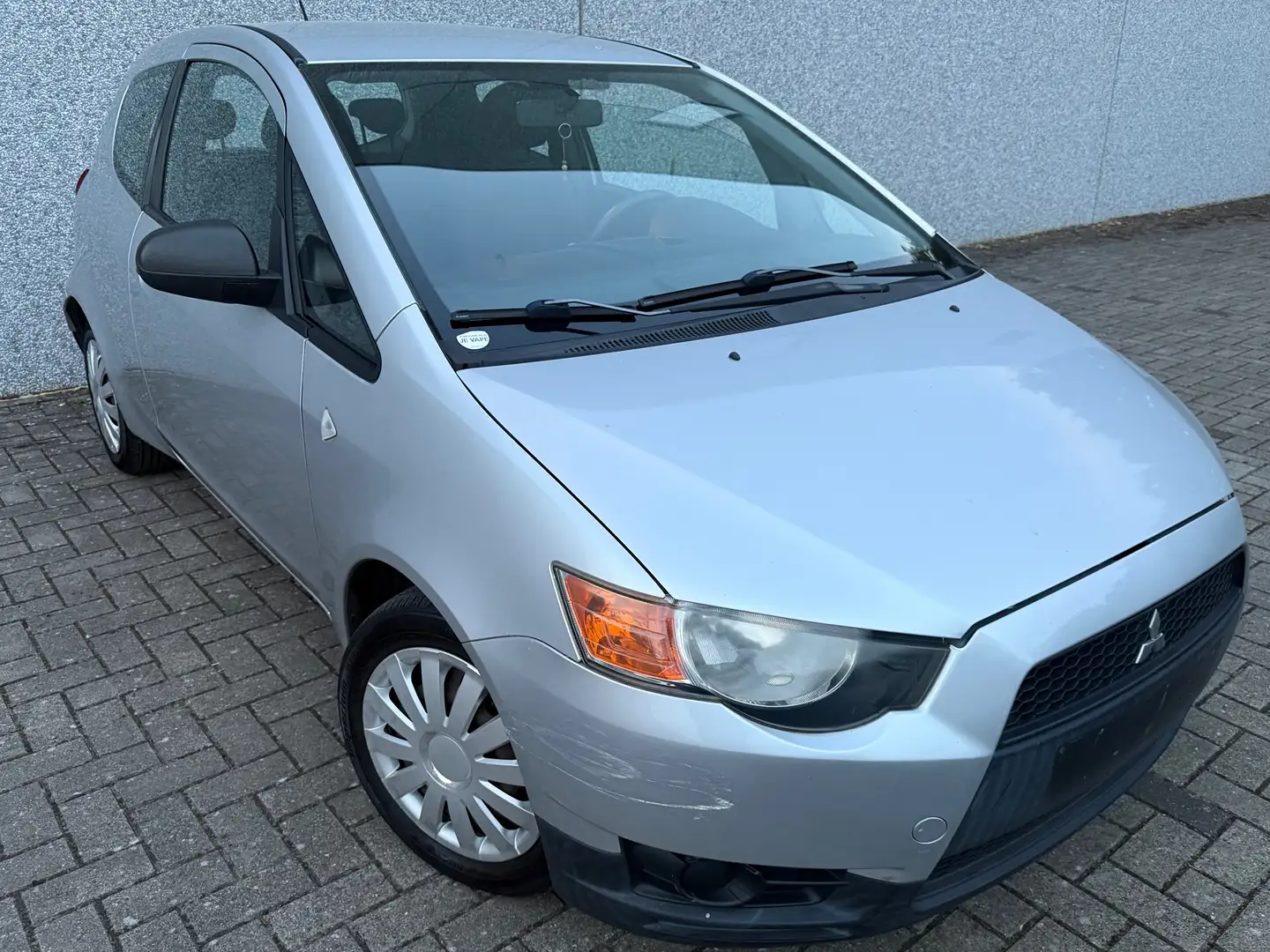 Mitsubishi Colt 1.1 essence prêt à immatriculer garantie 1an Gris - 2