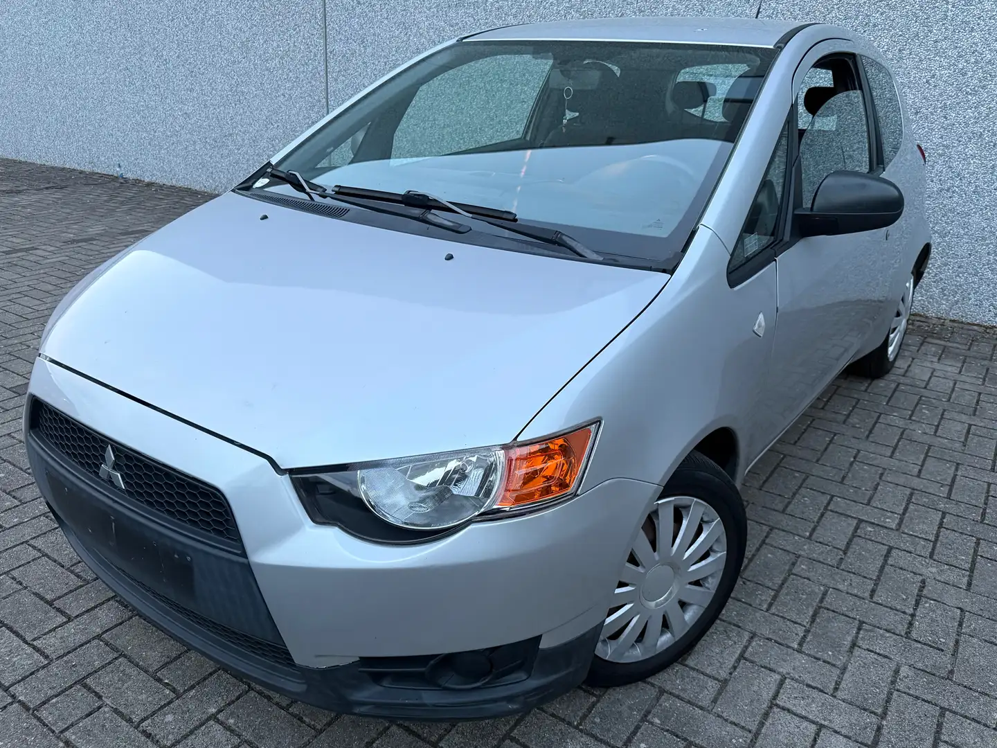 Mitsubishi Colt 1.1 essence prêt à immatriculer garantie 1an Gris - 1