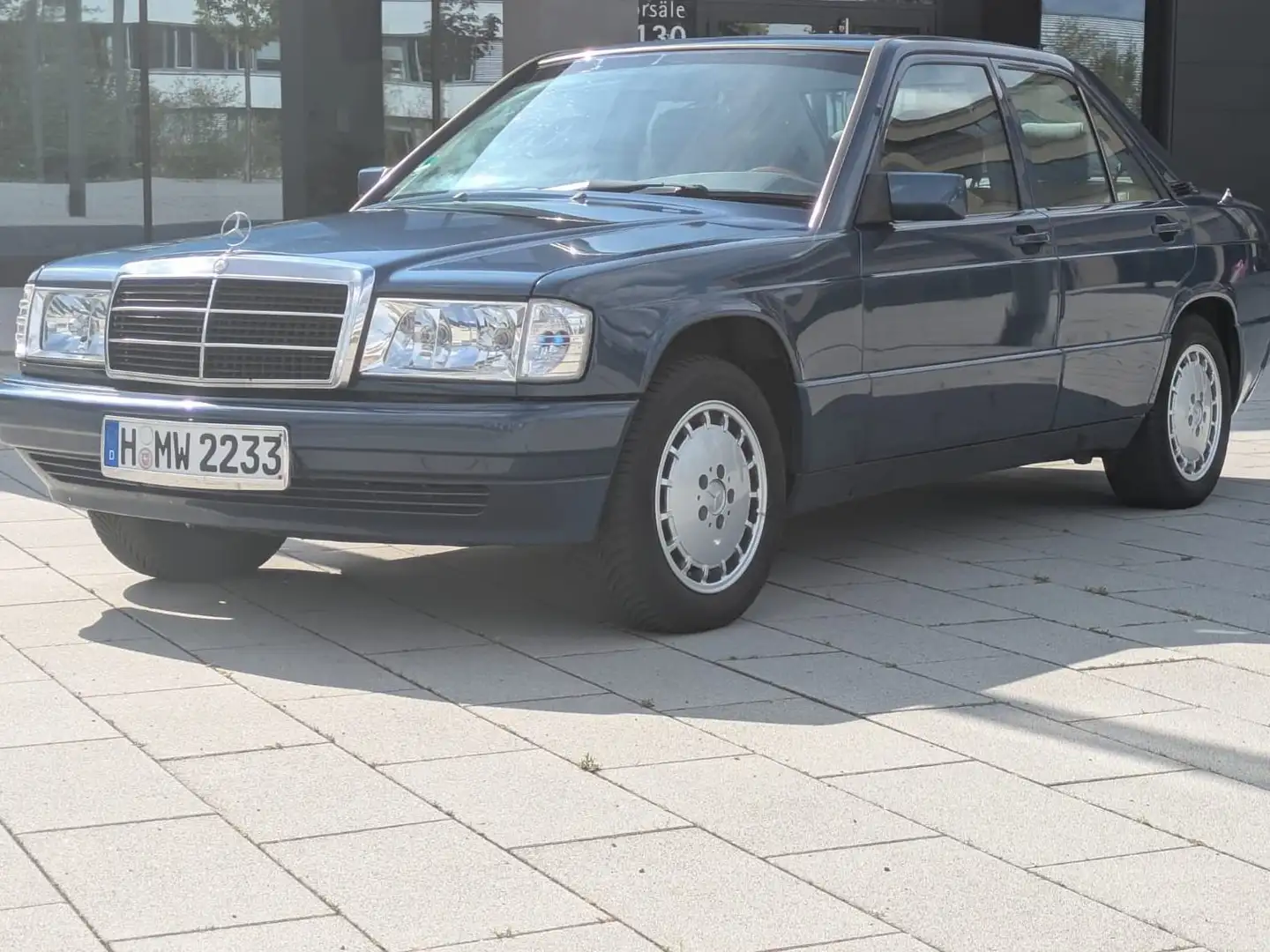 Mercedes-Benz 190 E - 2