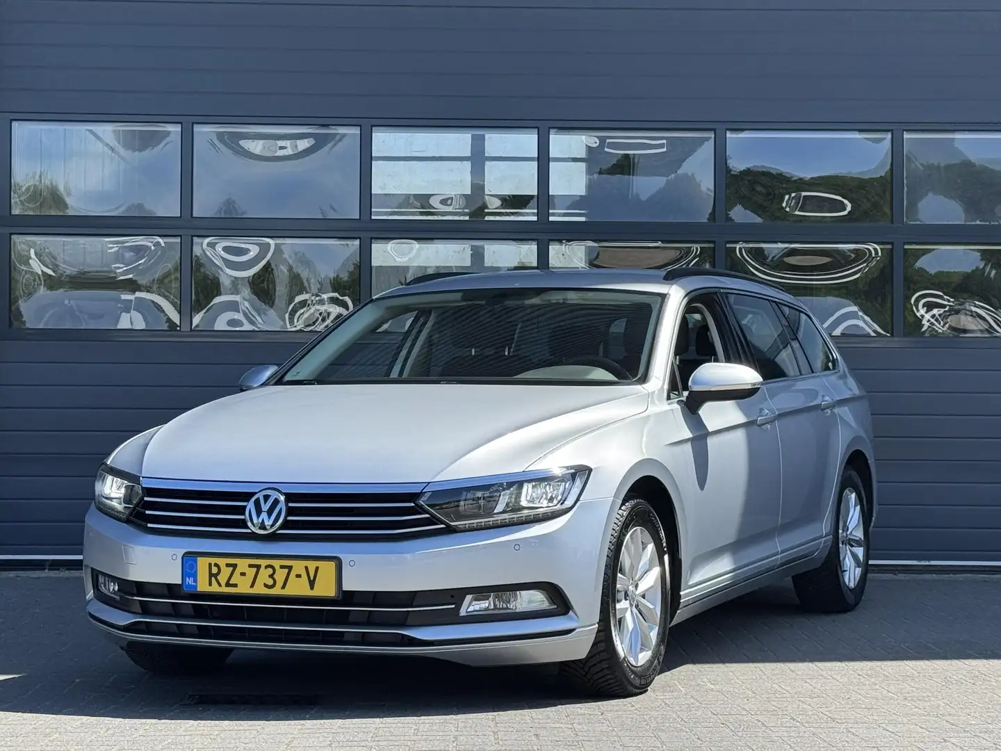 Volkswagen Passat Variant 1.4 TSI COMFORTLINE I APPLE CARPLAY I CLIMATE CONT Grey - 1