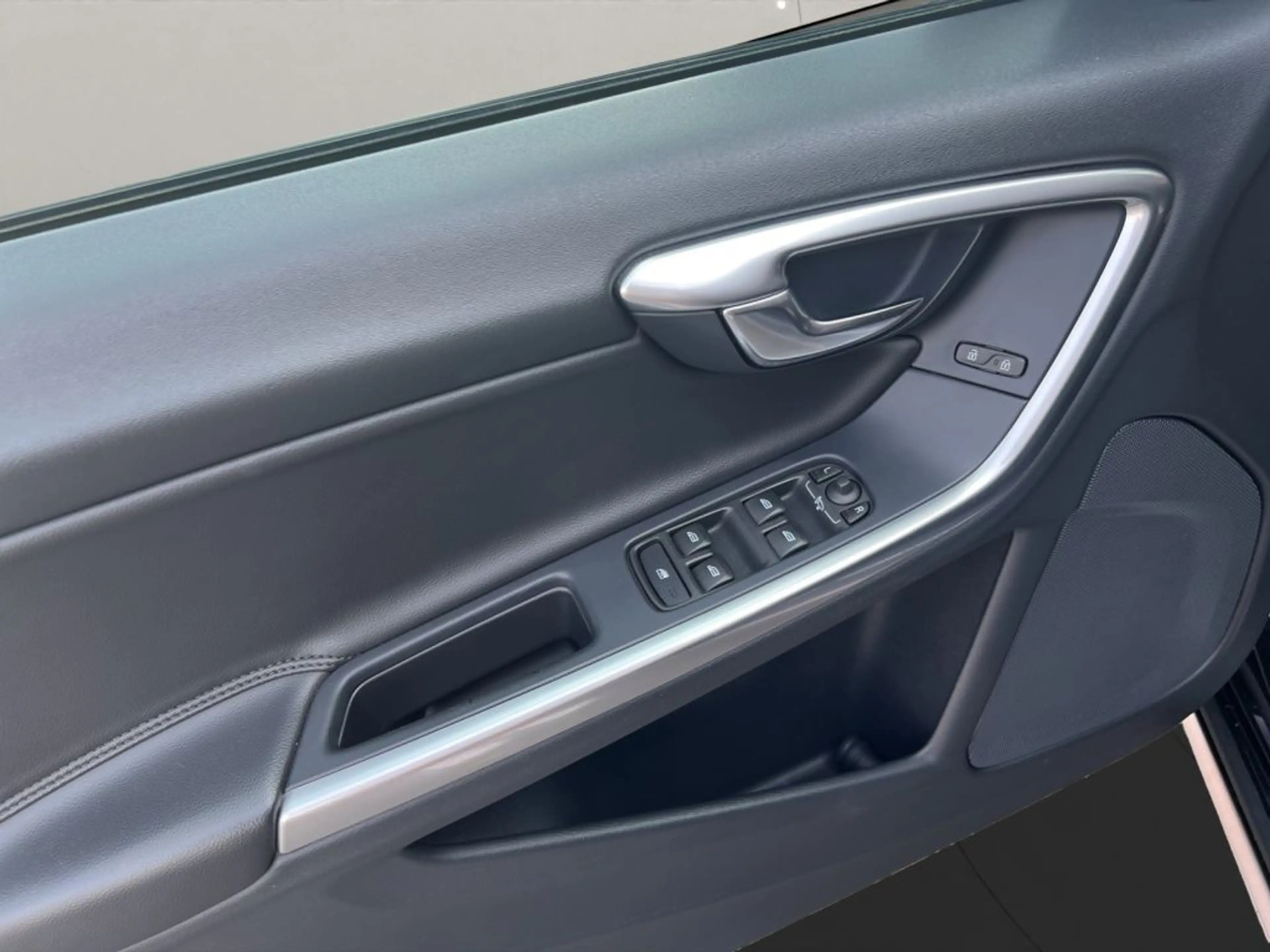 Volvo V60 Cross Country D3 Geartronic Pro+AUTOM.+LEDER — photo 9