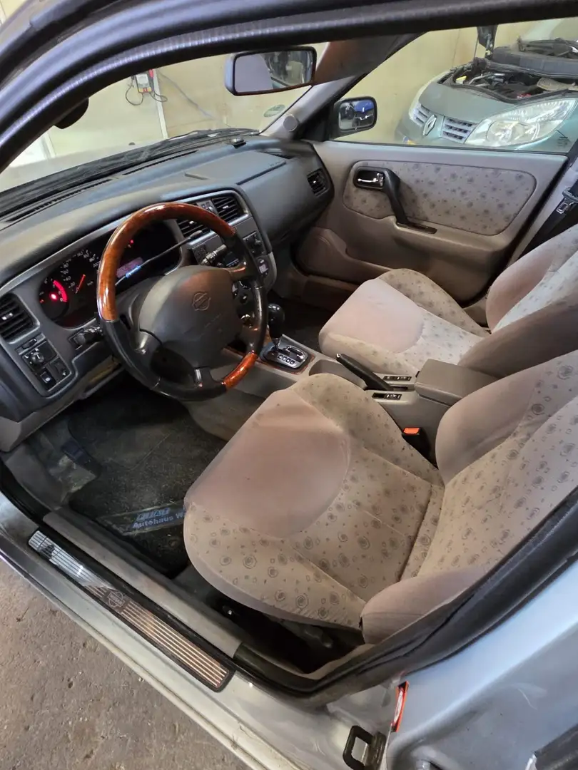 Nissan Primera 2.0 Comfort Silber - 2