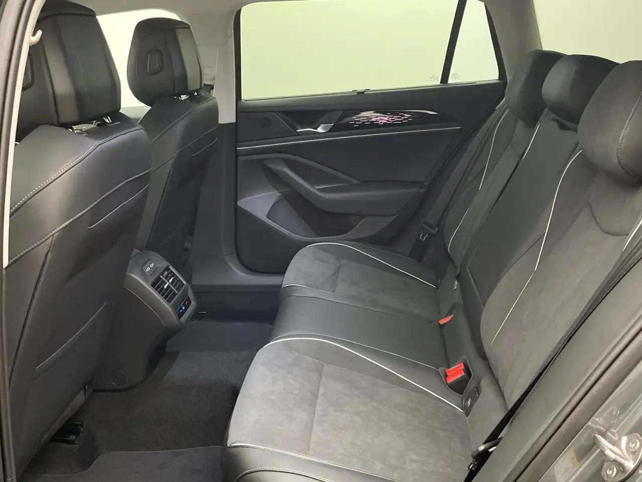 Volkswagen Passat Variant Elegance 1,5 eHybrid Matrix Navi 11