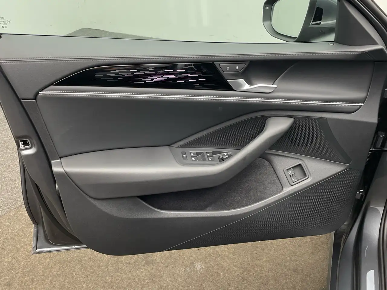 Volkswagen Passat Variant Elegance 1,5 eHybrid Matrix Navi 12