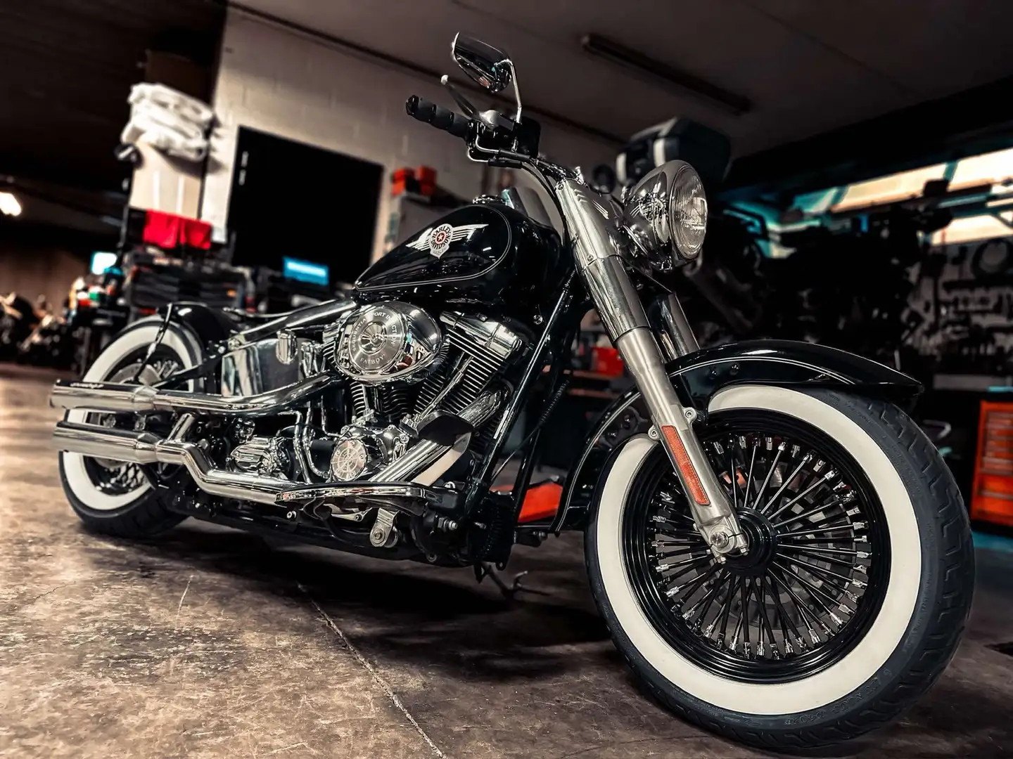 Harley-Davidson Fat Boy Custom Bobber Nero - 1