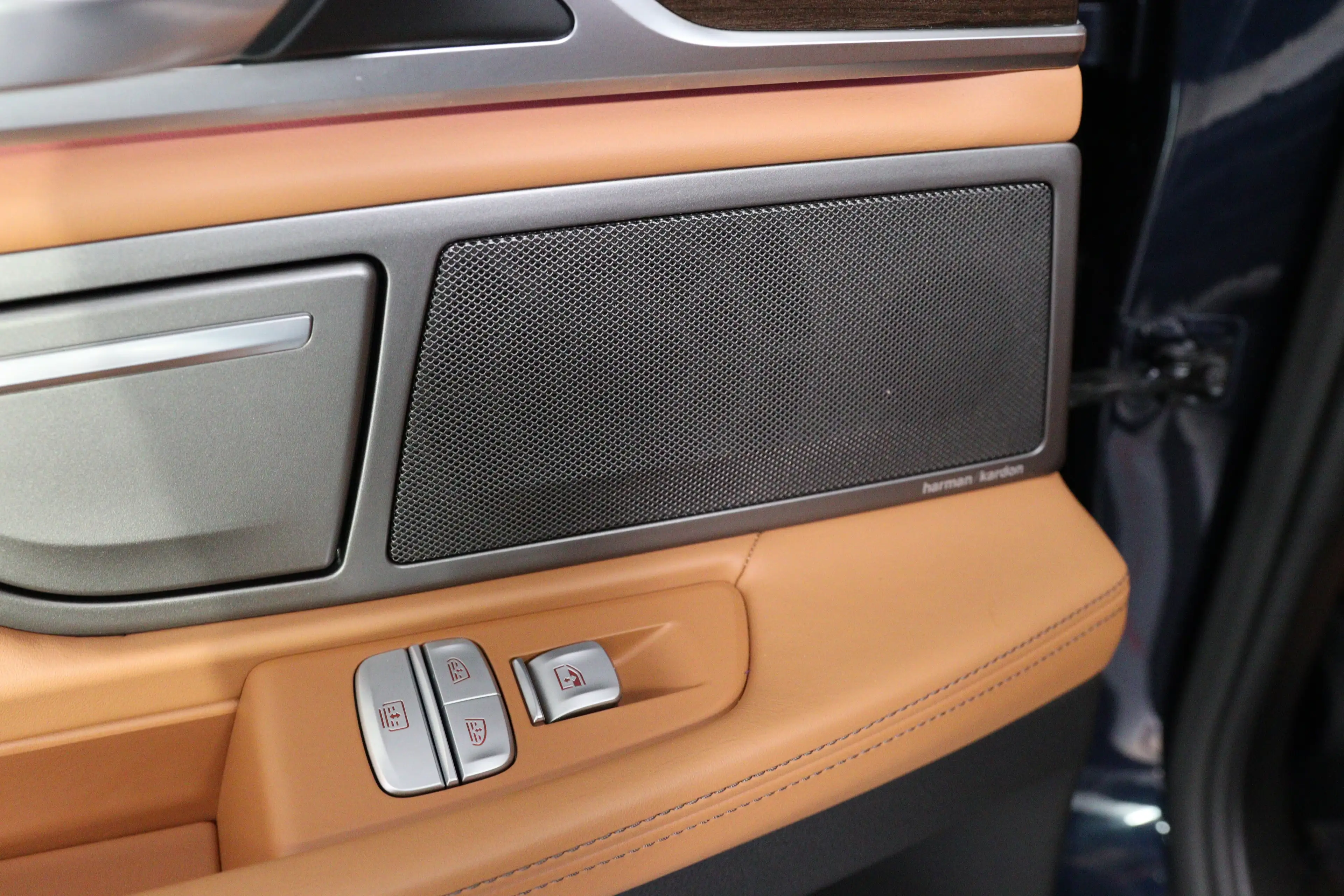 BMW 740 7 Serie 740i High Executive | 1e Eigenaar! | Deale — photo 32
