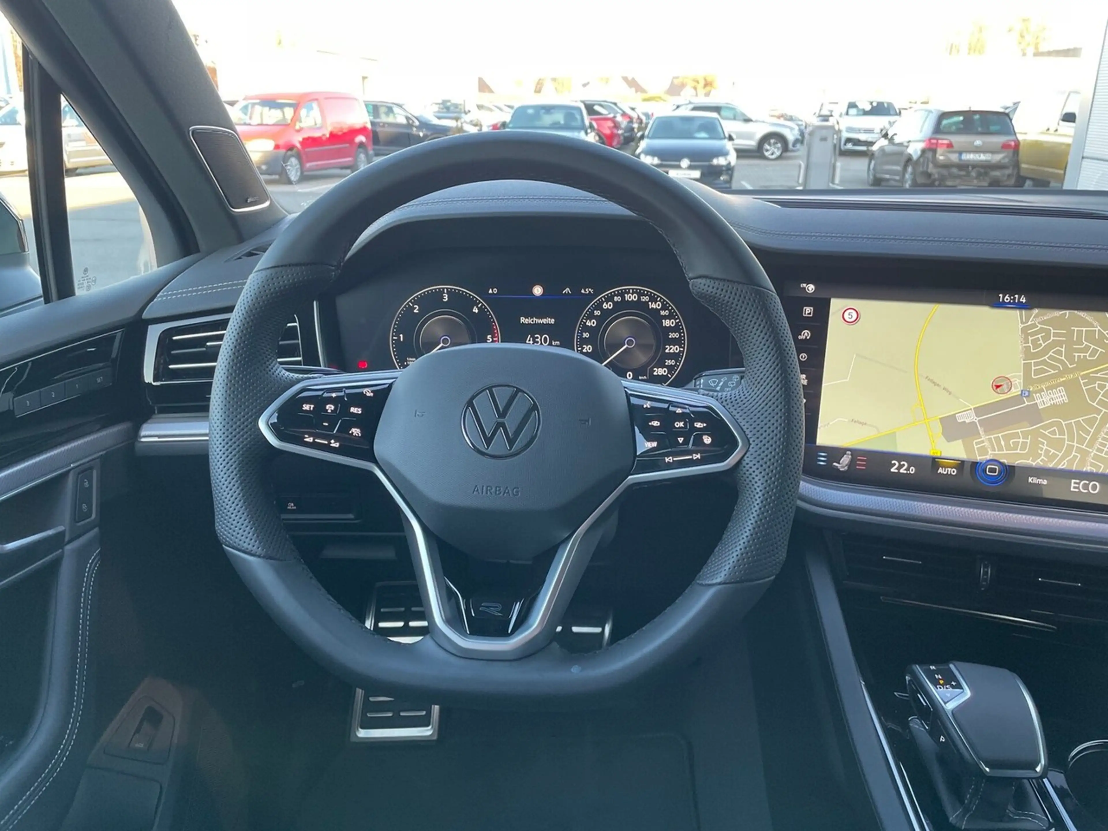 Volkswagen Touareg 3,0 l V6 TDI Tiptronic 4motion R-Line — photo 7
