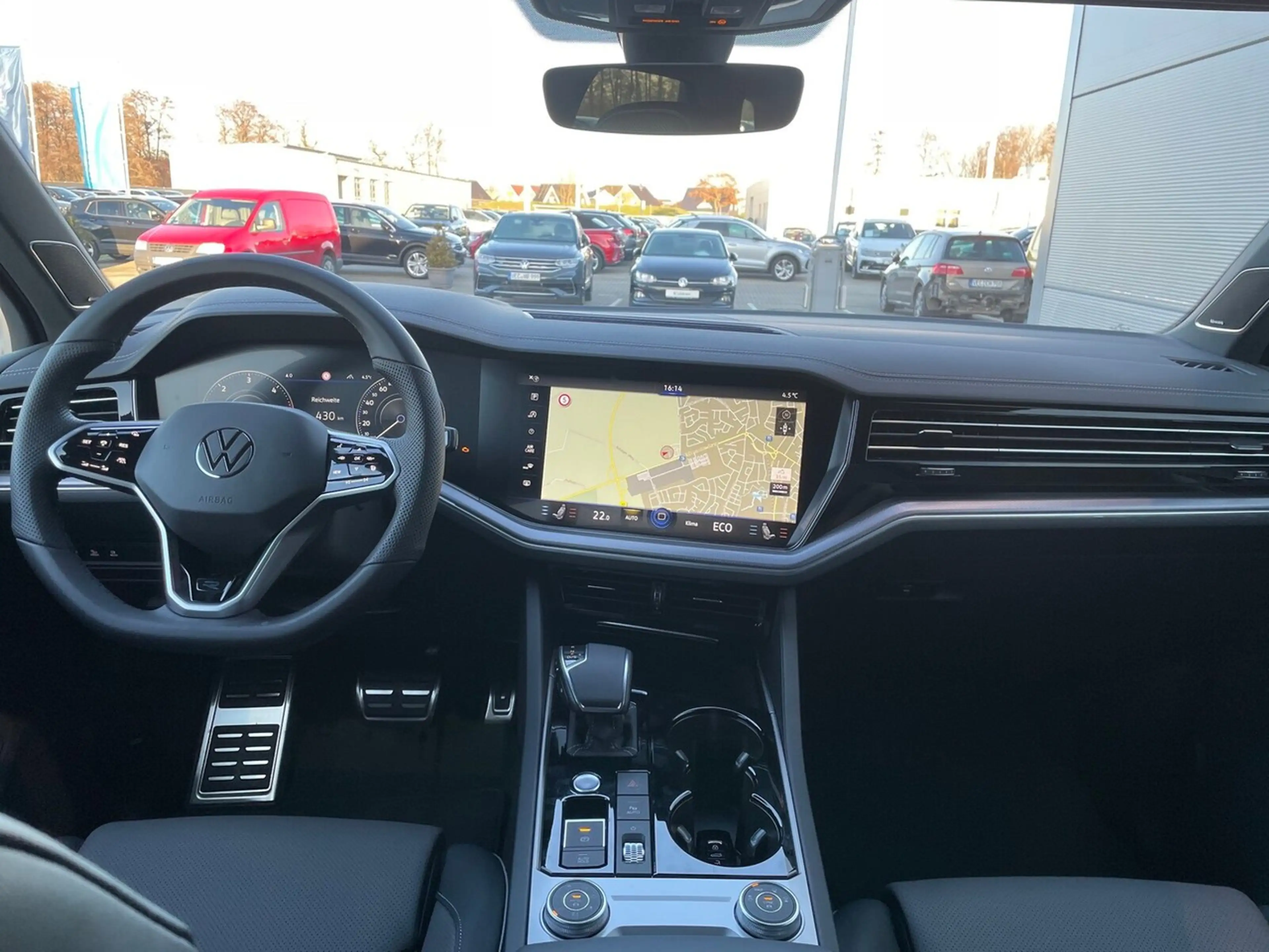 Volkswagen Touareg 3,0 l V6 TDI Tiptronic 4motion R-Line — photo 6