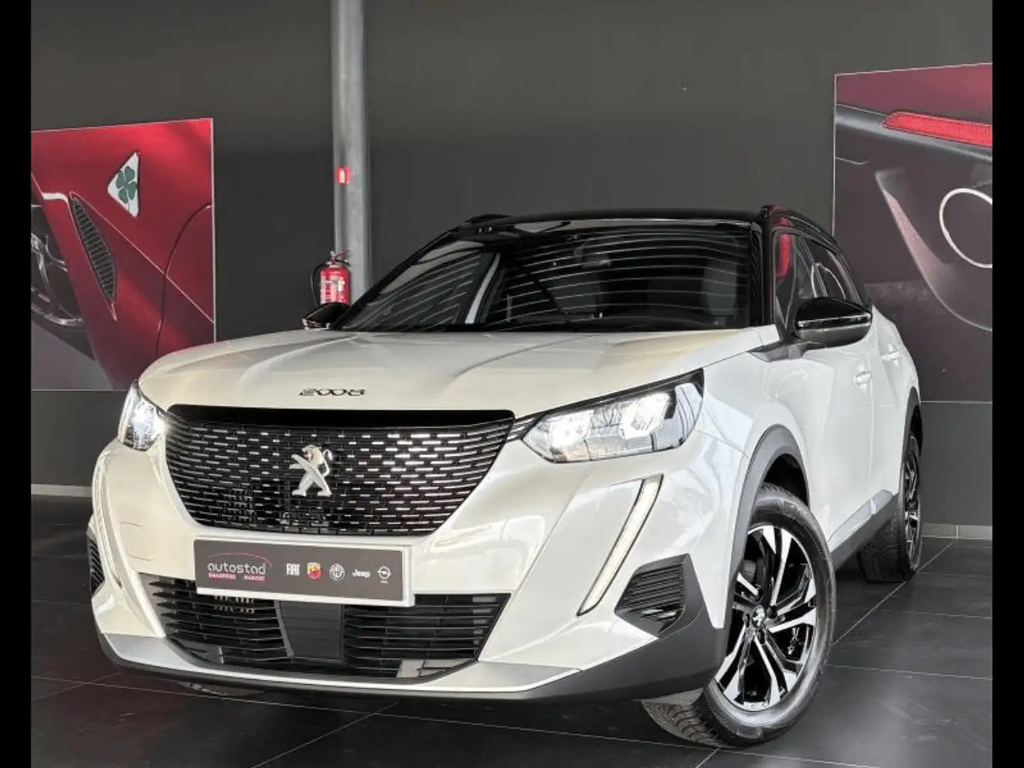 Peugeot 2008 II Allure 1.2 PureTech 130pk Wit - 1