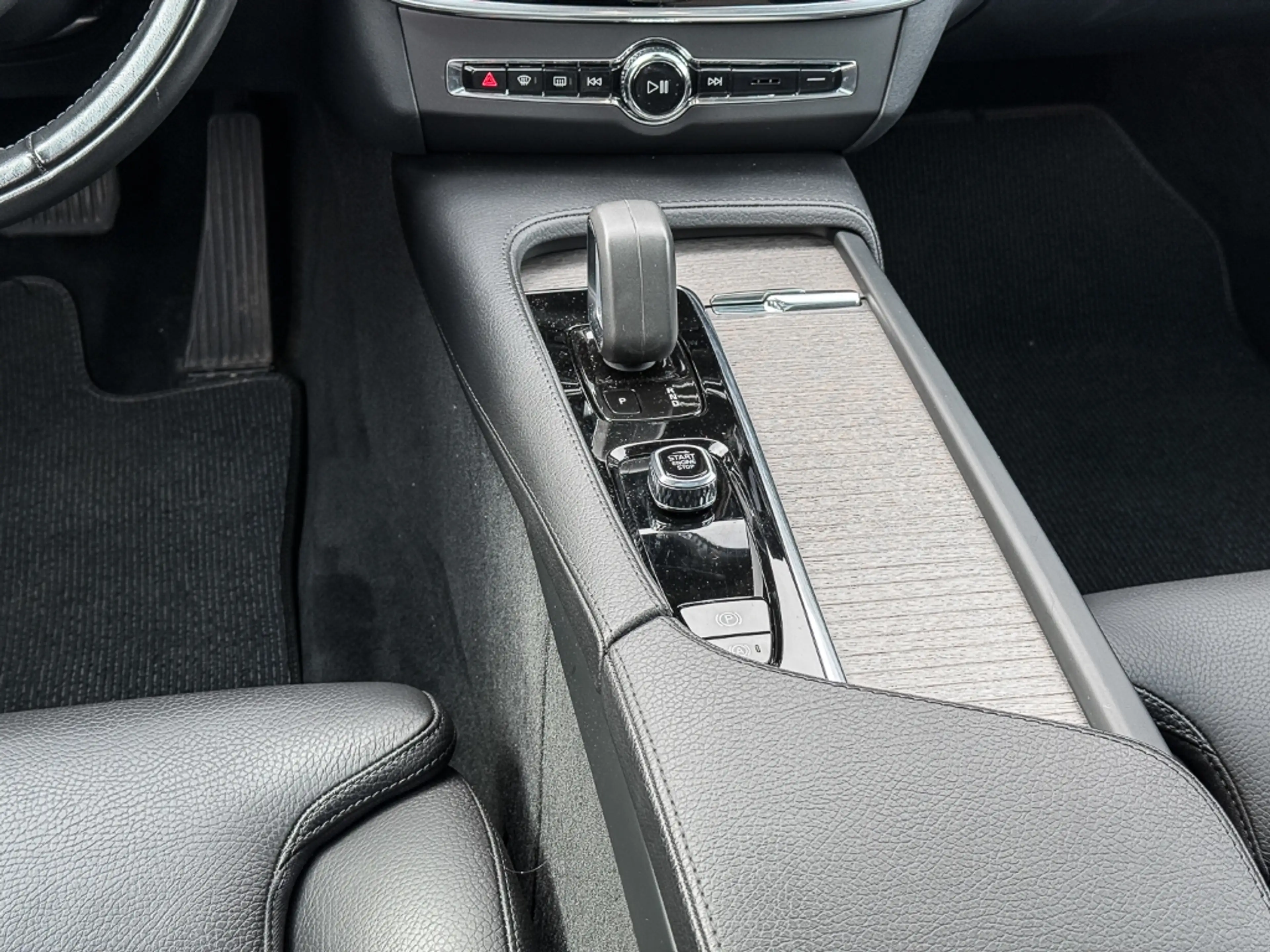 Volvo V90 Cross Country Pro B5 Diesel AWD HUD StandHZG AHK Panodach Navi L — photo 11